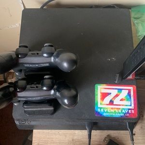 PlayStation 4 pro with 2 controllers comes with digital games only and all cords